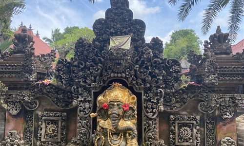 Bali - ostrov chrámů, rýžových polí a úsměvů - Ubud - chrám Langon
