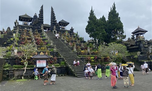 Bali - ostrov chrámů, rýžových polí a úsměvů - Chrám Pura Agung Besakih