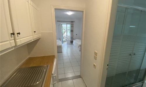 Hotel Kalypso*** - Apartmán - kuchyňka, sprchový kout a obývací pokoj