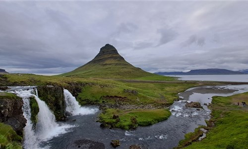 Island - západní fjordy - Ikonická hora Kirkjufell