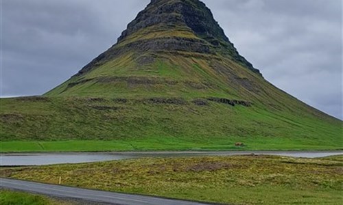 Island - západní fjordy - Ikonická hora Kirkjufell