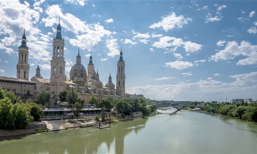 Města pod Pyrenejemi - letecky - Zaragoza