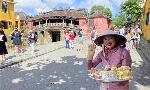 Okruh Vietnamem za přírodními krásami i památkami Unesco - Hoi An - Japonský most