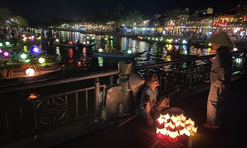 Okruh Vietnamem za přírodními krásami i památkami Unesco - Hoi An - večerní atmosféra