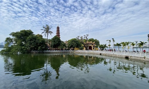 Okruh Vietnamem za přírodními krásami i památkami Unesco - Hanoi - Tran Quoc pagoda