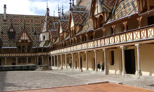 Burgundsko a Champagne, víno a katedrály