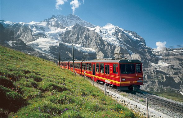 Vlakem a lodí od Jungfrau až pod Mont Blanc