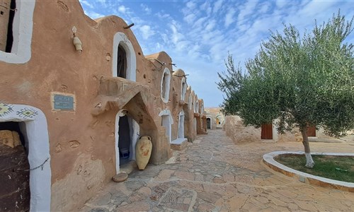 Jižní Tunisko s koupáním na Djerbě a lehkou turistikou - Ksar Haddada