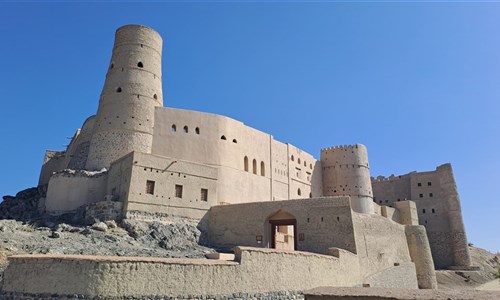 Omán – země kadidla, pouští, hor a kaňonů - pevnost Bahla - památka Unesco