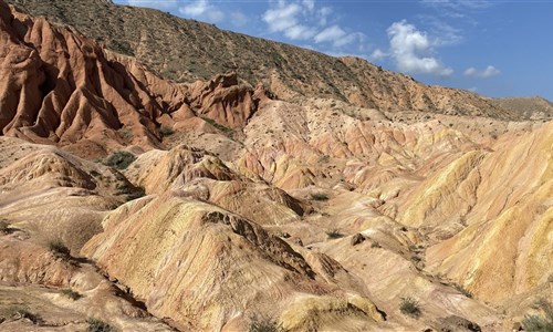 Kyrgyzstán - rajská příroda jezer a hor - Údolí Skazka