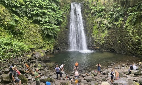 Azorské ostrovy - São Miguel – pěší turistika v zeleném ráji - U vodopádu Salto do Prego