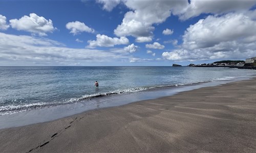 Azorské ostrovy - São Miguel – pěší turistika v zeleném ráji - Pláž das Milicias