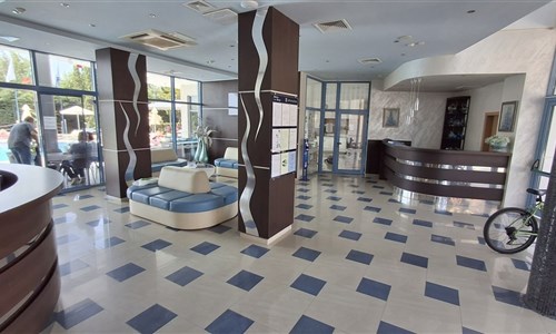 Hotel Blue Bay*** - lobby s recepcí hotel Blue Bay