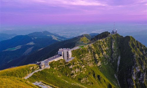 Švýcarské železnice UNESCO a ozubnicová železnice Monte Generoso - Fiore di Pietra na vrcholu hory Monte Generoso