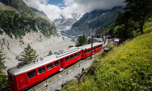 Vlakem a lodí od Jungfrau až pod Mont Blanc - ozubnicová železnice Train du Montenveners