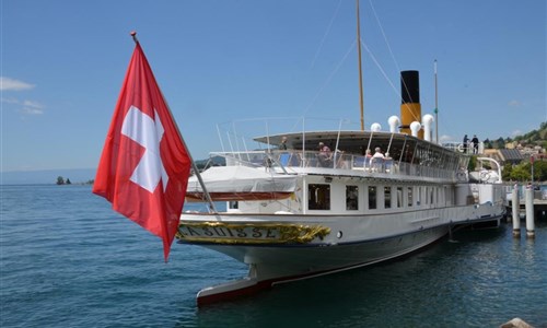 Vlakem a lodí od Jungfrau až pod Mont Blanc - Kolesový parník v Montreux