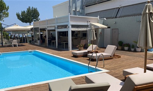 Hotel Aspasia*** - Bazén a restaurace u pláže