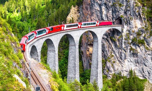 Vinice, palmy a jezera pod horskými štíty s jízdou Bernina Express a ledovcem Diavolezza