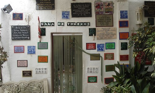 Slunečná Andalusie - letecky z Brna - MIjas, býčí aréna