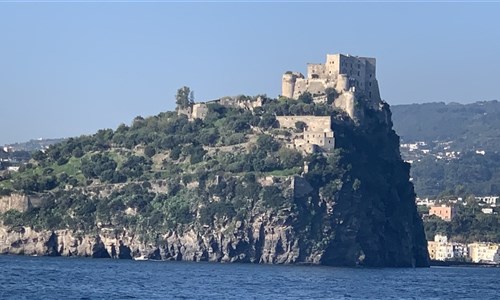 Ischie, Capri, Procida - 3 Sirény Neapolského zálivu - Aragonský hrad na Ischii