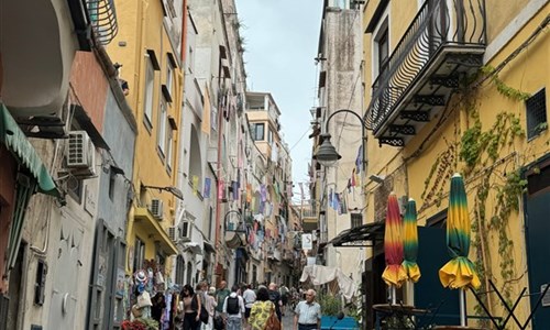 Ischie, Capri, Procida - 3 Sirény Neapolského zálivu - Uličky v Procidě