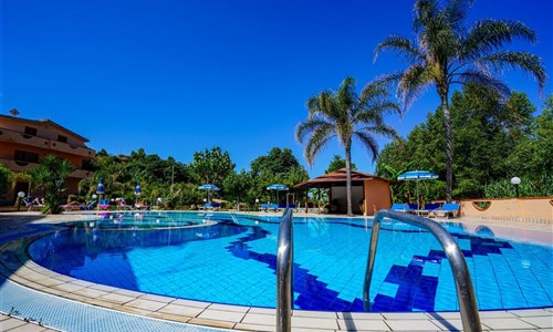 Hotel Villaggio Old River*** - hotelový bazén s vířivkou