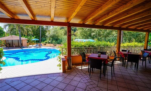 Hotel Villaggio Old River*** - terasa u baru