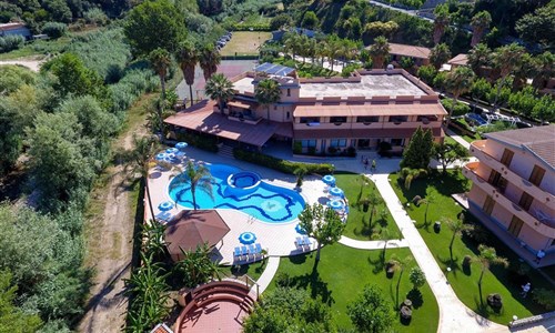 Hotel Villaggio Old River*** - celkový pohled na areál hotelu