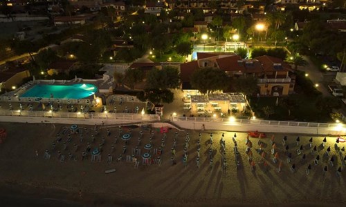 Hotel Villaggio Santa Maria*** - noční pohled shora