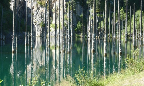 Národní parky a města Kazachstánu - jezero Kaindy