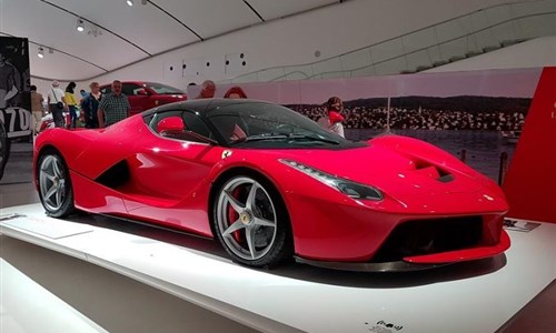 Za vínem i auty Ferrari, Kaplickým a městy UNESCO