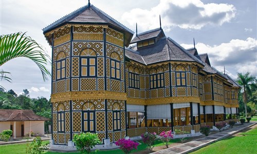 Poznávání Malajsie s koupáním na Langkawi - Kuala Kangsar - Perak Royal muzeum