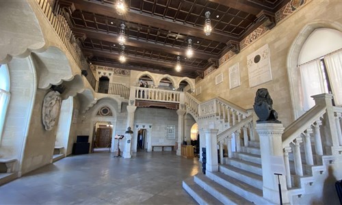 Perly střední Itálie - letecky za památkami, gastronomií i plážemi - San Marino - interiér Palazzo Publico