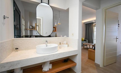 Elena Village Hotel & Suites****