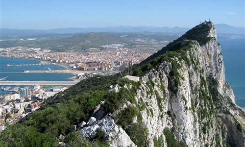 Slunečná Andalusie - letecky z Brna - kombinace hor, pláží, vína a kultury - Gibraltar z vršku