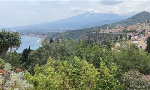 To nejlepší ze Sicílie - letecky - Taormina s Etnou v pozadí