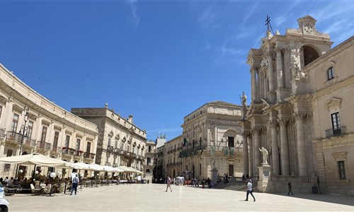 To nejlepší ze Sicílie - letecky - Syrakusy - před katedrálou