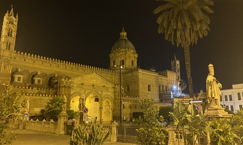 To nejlepší ze Sicílie - letecky - Palermo - večerní pohled na katedrálu