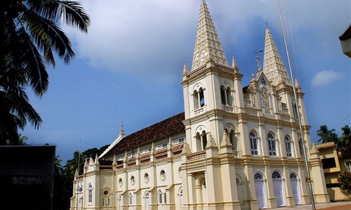 Jižní Indie - hinduistické klenoty a pohoda pláží - Fort Kochi - bazilika Santa Cruz