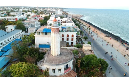 Jižní Indie - hinduistické klenoty a pohoda pláží - maják ve městě Pondicherry