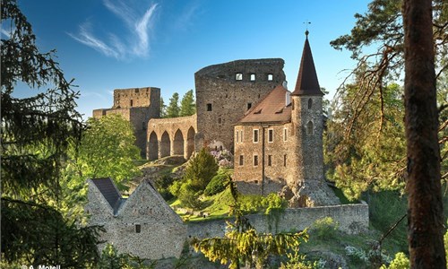 Šumavské toulky za historií, hrady a jezery - hrad Velhartice z Borku, foto A. Motejl