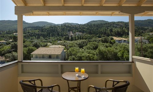 Hotel Odyssey*** - Balkon s venkovním posezením u pokojů STD a LUX