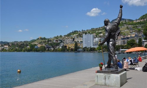 Švýcarská parní nostalgie - socha Freddie Mercury v Montreux