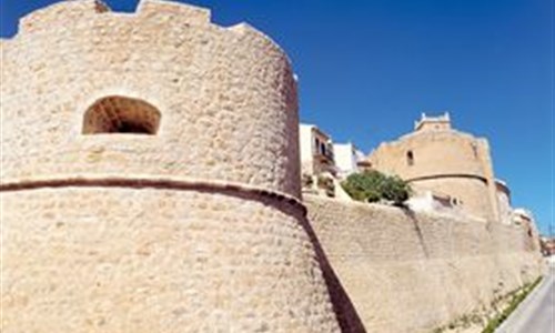 Bílé pobřeží mezi Valencií a Alicante - hradby