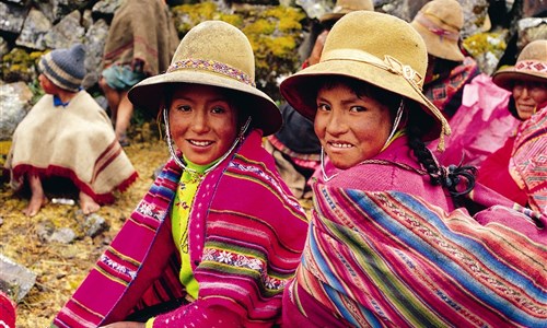 Peru - po stopách Inků s trekem Inca Trail - vesnické dívky
