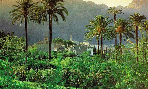 Mallorca s turistikou - nedotčená příroda a tradiční architektura
