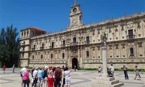 Svatojakubská pouť - cestou necestou do Santiaga de Compostela - letecky - Convento de San Marcos-León