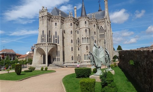 Svatojakubská pouť - cestou necestou do Santiaga de Compostela - letecky - Astorga