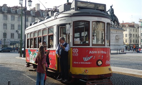 Portugalsko - země objevů - Historická tramvaj v Lisabonu