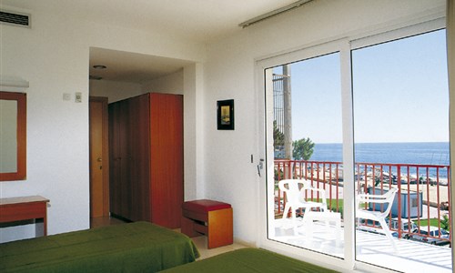 Hotel Surf Mar**** - letecky - Španělsko, Costa Brava, Lloret de Mar - hotel Surf Mar, pokoj
